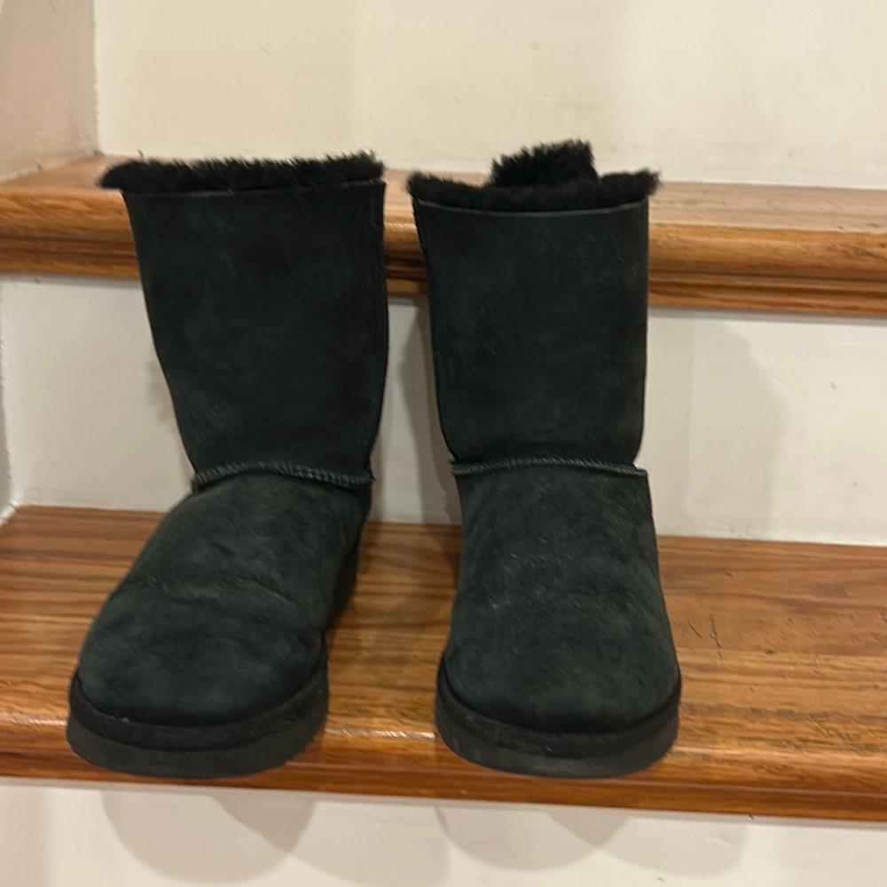 BRAND: UGG
COLOR: Black
SIZE: 6 women
Condition: used, good condition